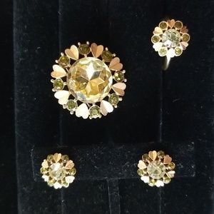 (pp 101) Vintage 3 pc set lemon  center stone w/ green outer stones Avon